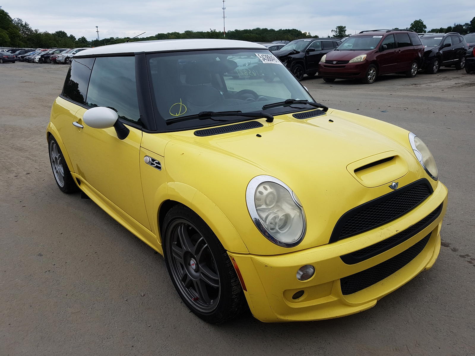 MINI COOPER 2005 with VIN WMWRE335X5TD99040 - Photo from auction