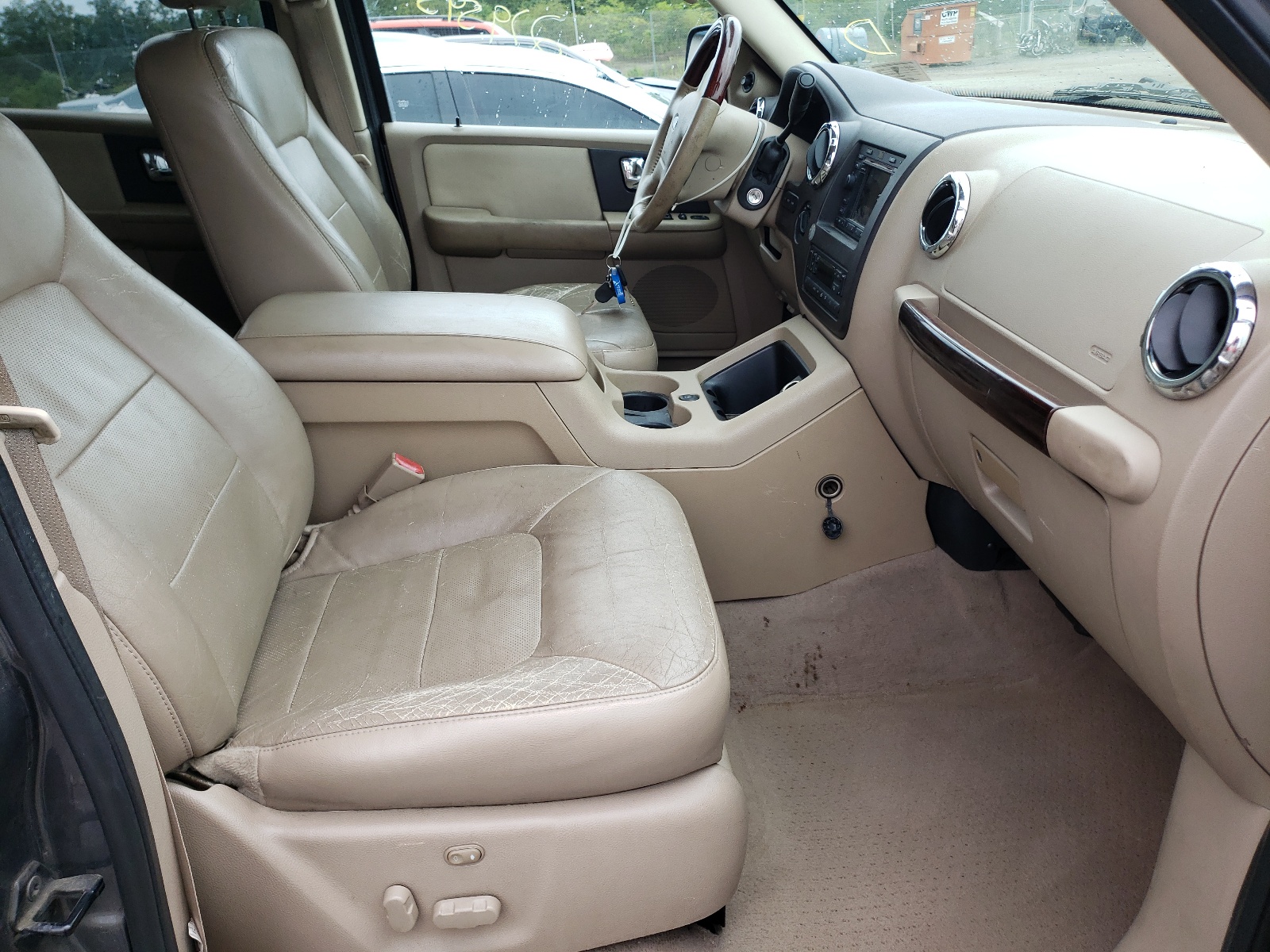 Photo 5 from auction – 2005 FORD EXPEDITION with VIN 1FMFU20585LA66268