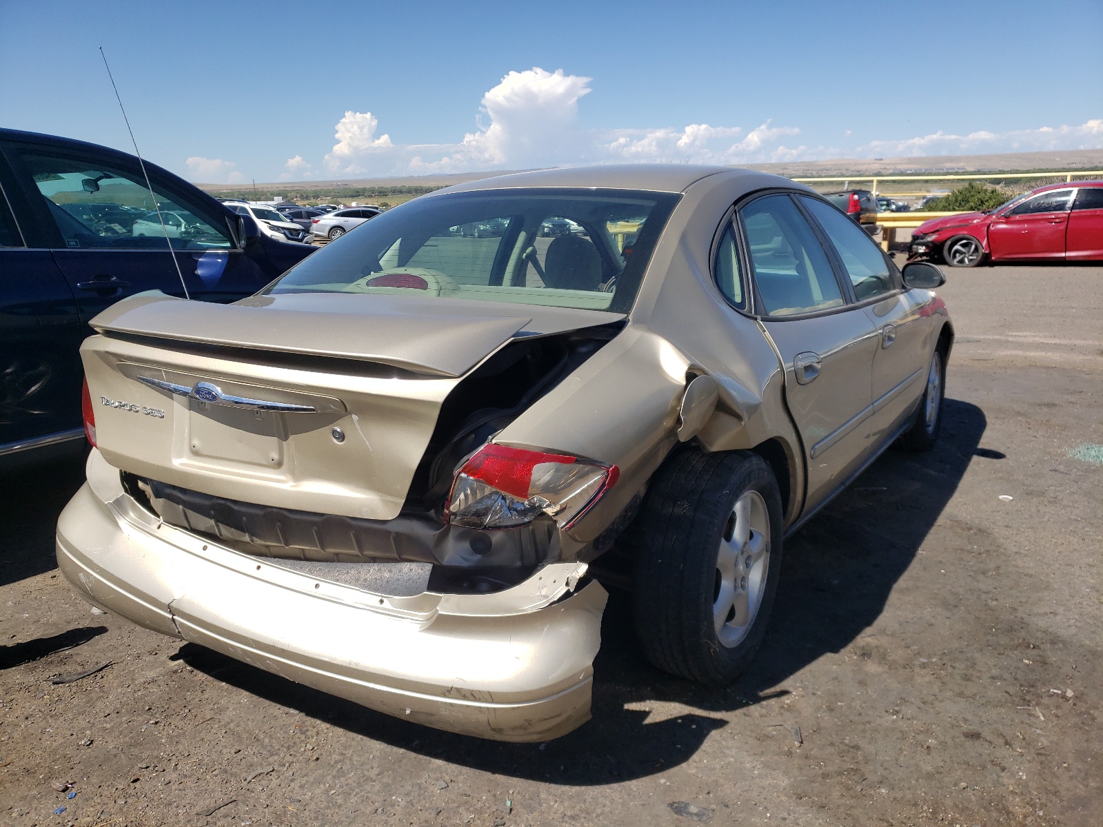Photo 4 from auction – 2001 FORD TAURUS SES with VIN 1FAFP55U21G265998
