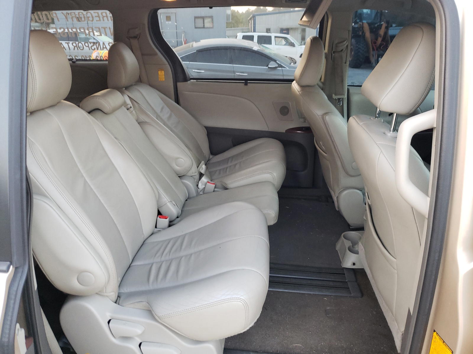 Photo 6 from auction – 2014 TOYOTA SIENNA XLE with VIN 5TDYK3DCXES484735