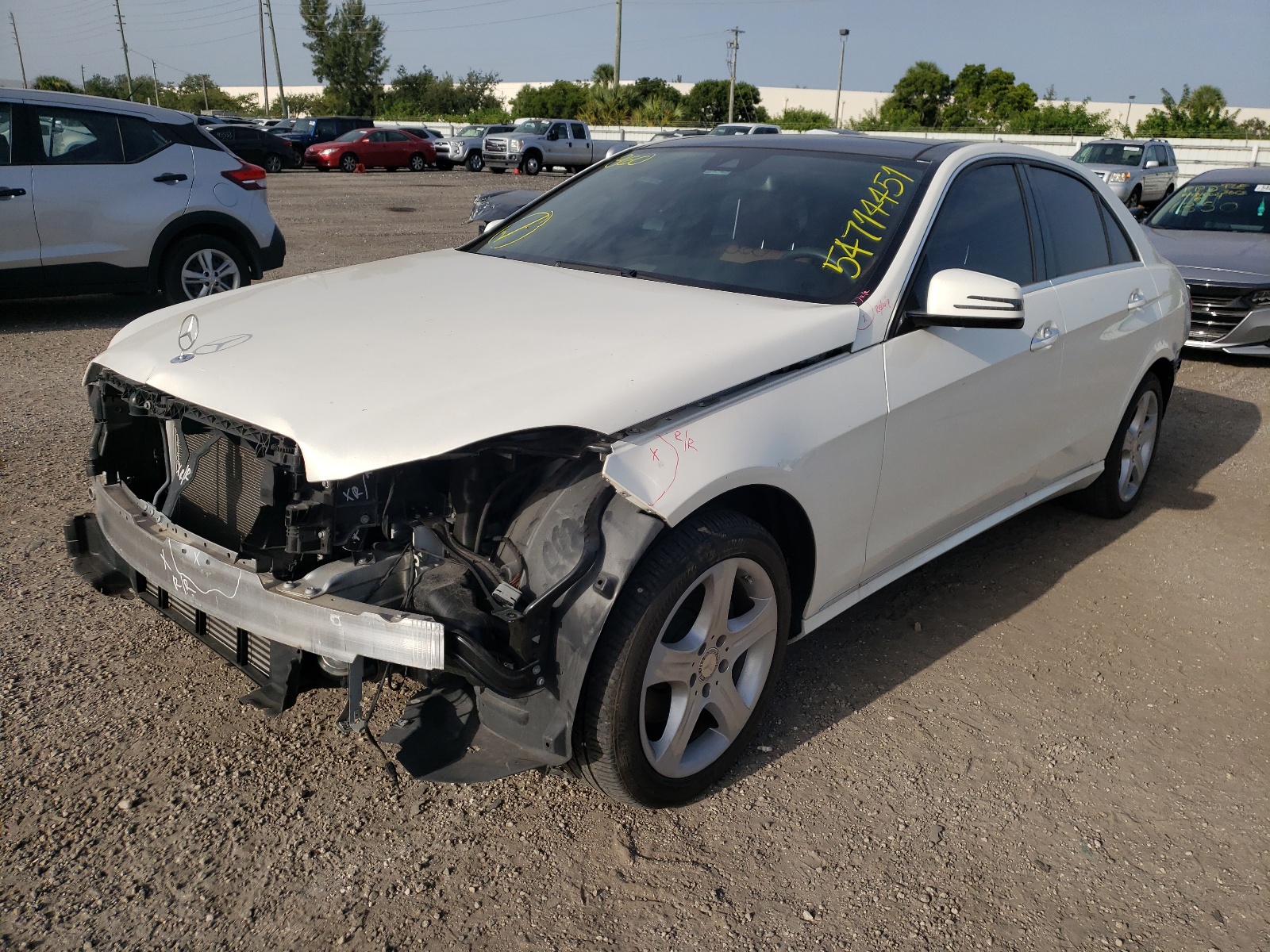 Photo 2 from auction – 2014 MERCEDES-BENZ E 250 BLUE with VIN WDDHF0EB2EA936592