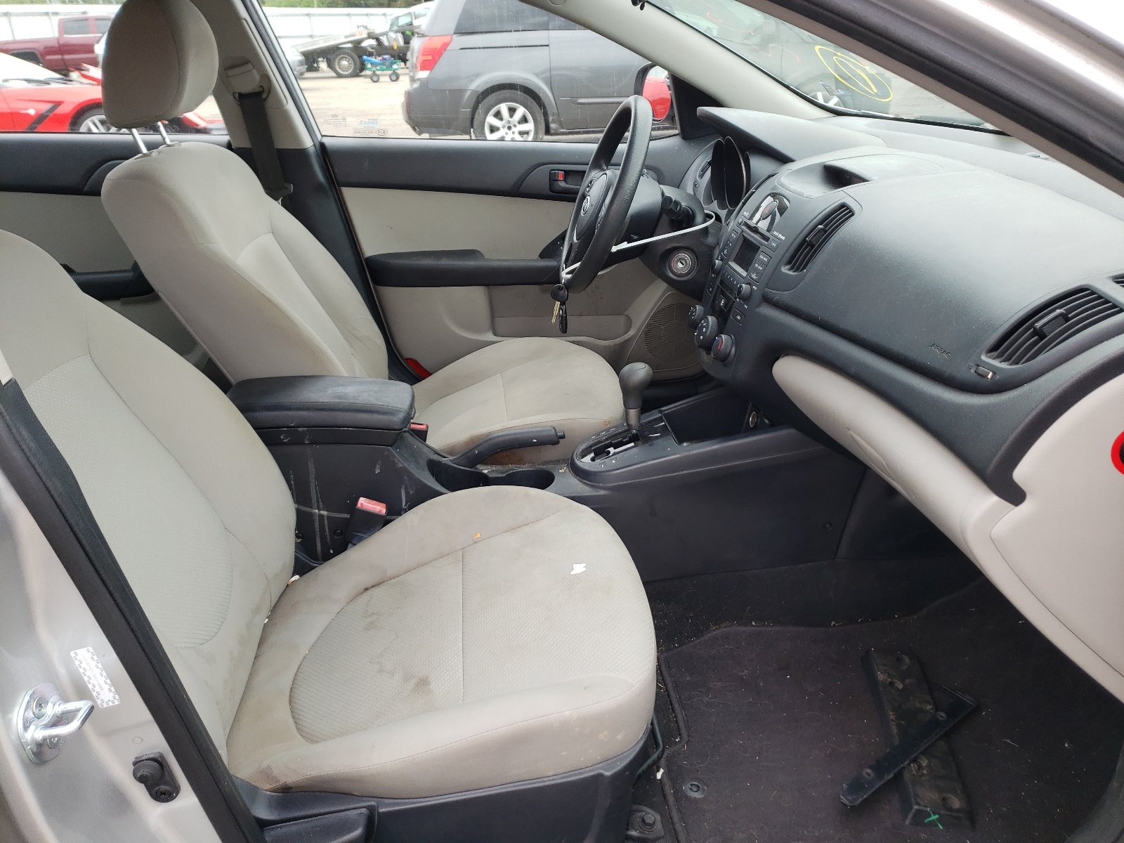 Photo 5 from auction – 2010 KIA FORTE EX with VIN KNAFU4A21A5063017