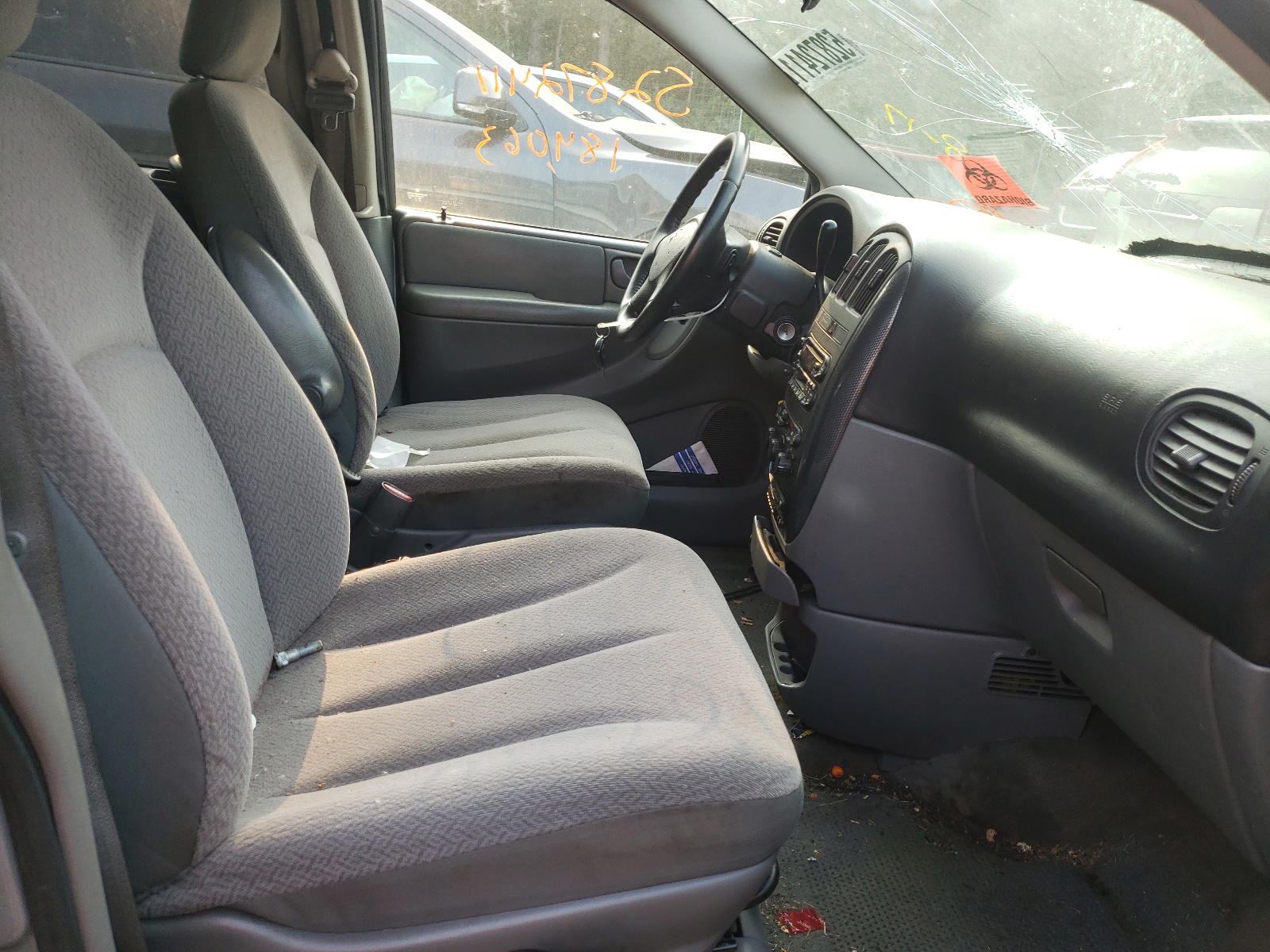 Photo 5 from auction – 2006 DODGE GRAND CARA with VIN 2D4GP44L06R883573