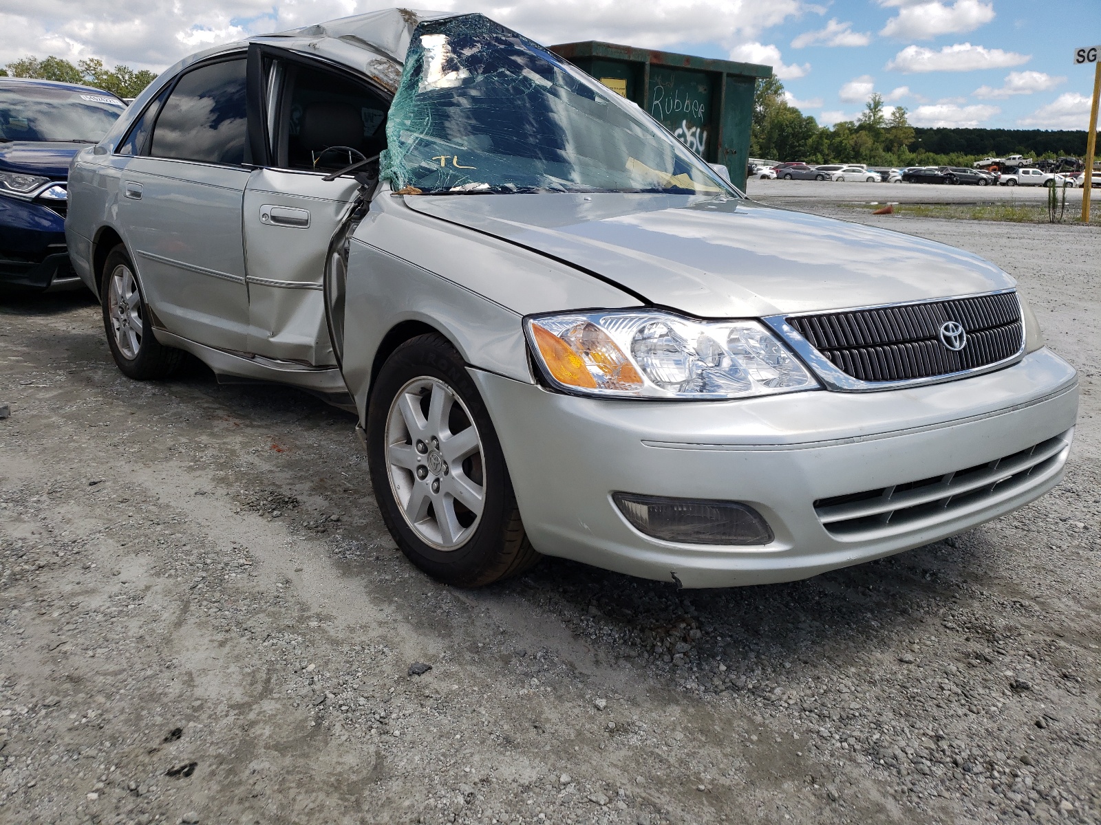TOYOTA AVALON XL 2000 with VIN 4T1BF28B2YU078384 - Photo from auction
