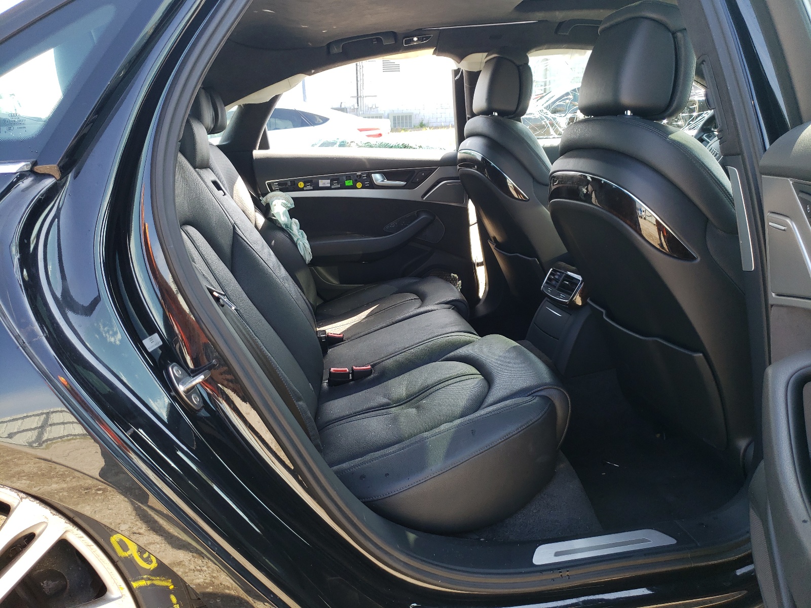Photo 6 from auction – 2011 AUDI A8 QUATTRO with VIN WAUAVAFDXBN025030