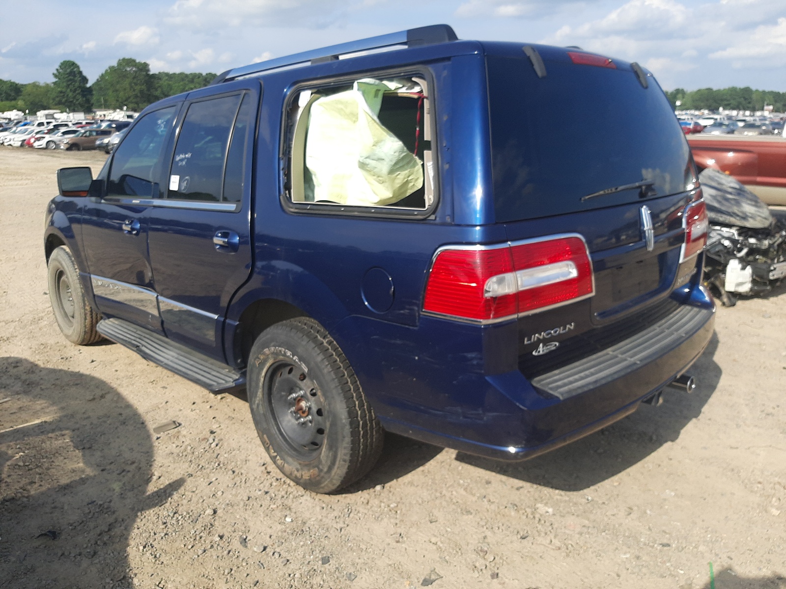 Photo 3 from auction – 2007 LINCOLN NAVIGATOR with VIN 5LMFU27517LJ12044