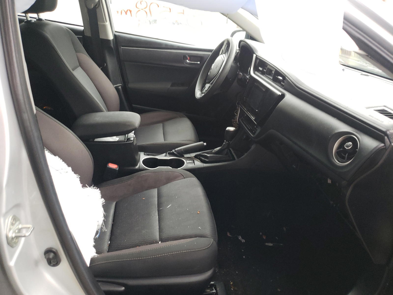 Photo 5 from auction – 2018 TOYOTA COROLLA L with VIN 5YFBURHEXJP791646