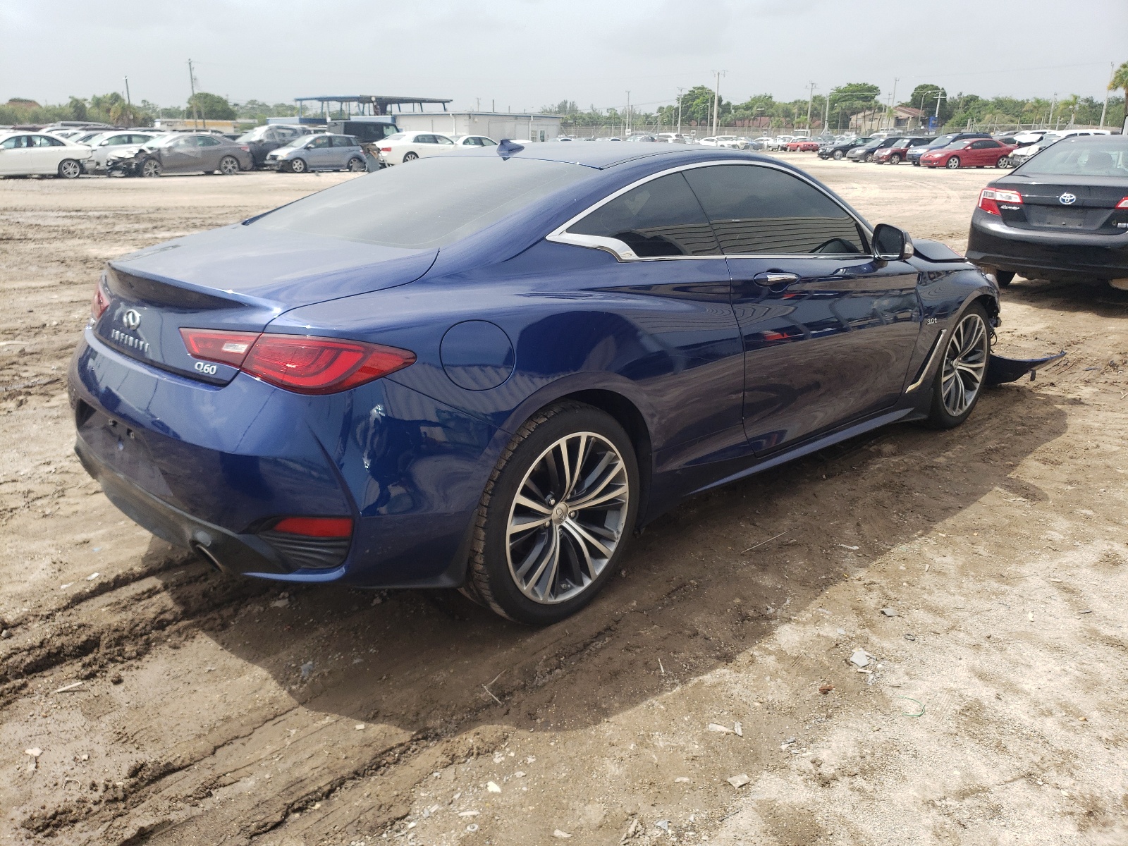 Photo 4 from auction – 2017 INFINITI Q60 PREMIU with VIN JN1EV7EL3HM554398
