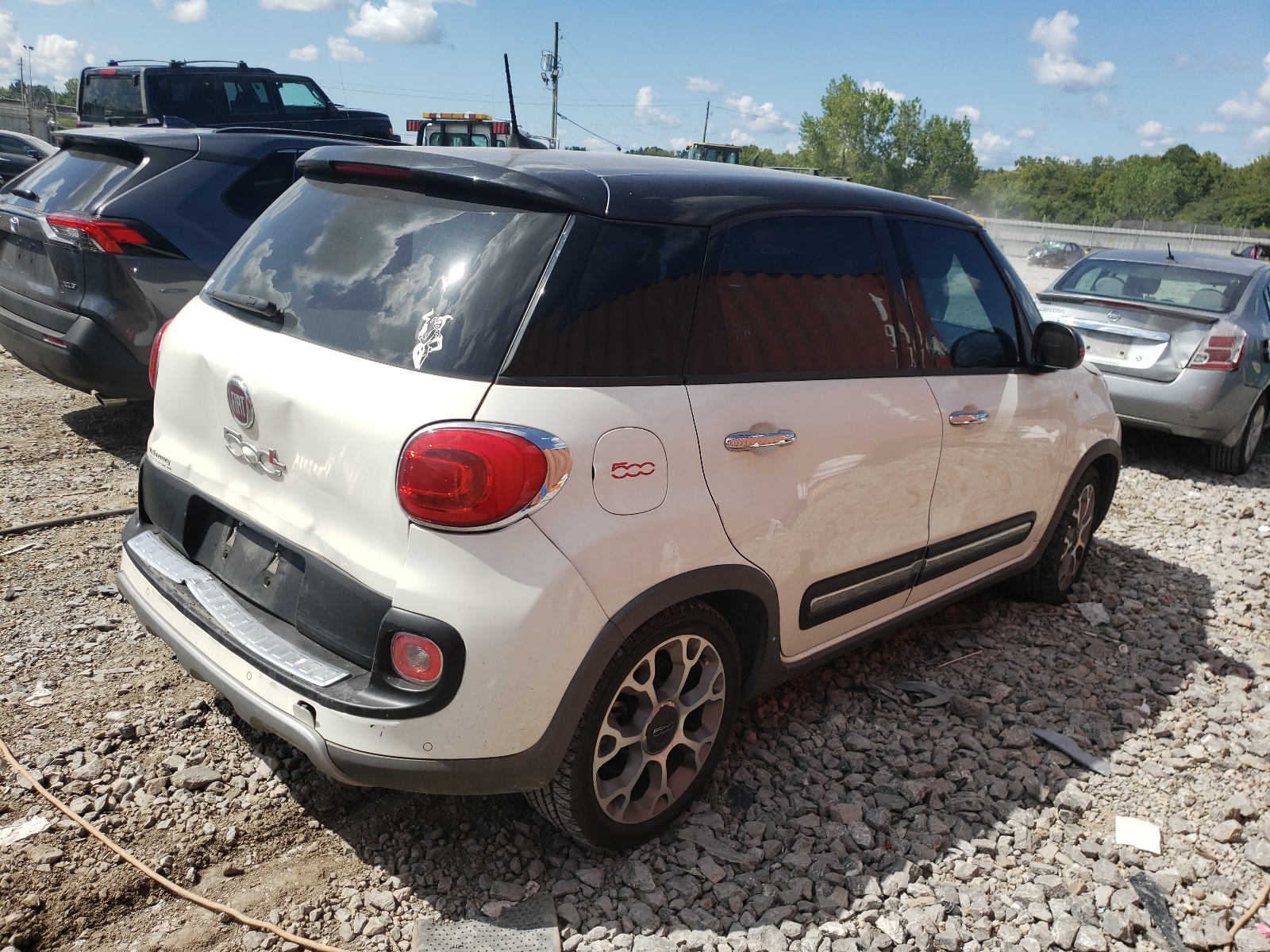 Photo 4 from auction – 2017 FIAT 500L TREKK with VIN ZFBCFADH5HZ039047