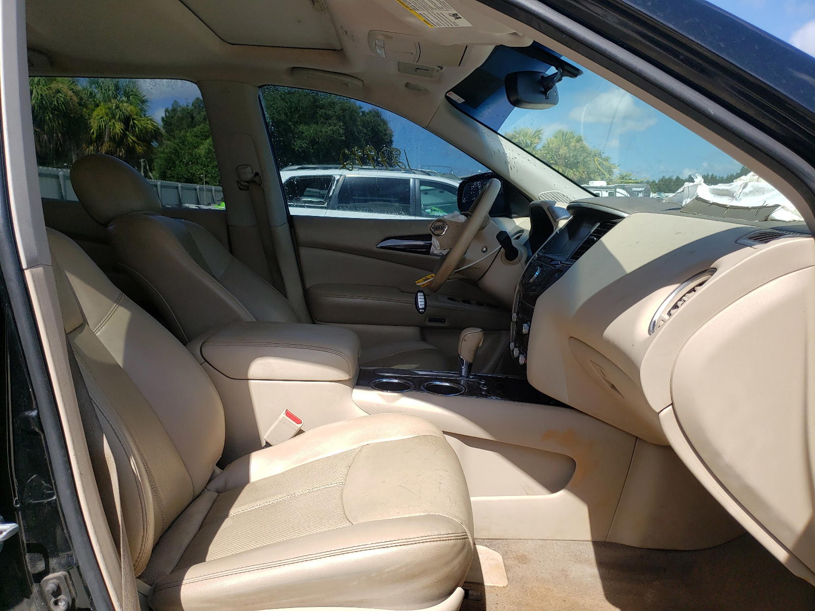 Photo 5 from auction – 2015 NISSAN PATHFINDER with VIN 5N1AR2MN4FC654112