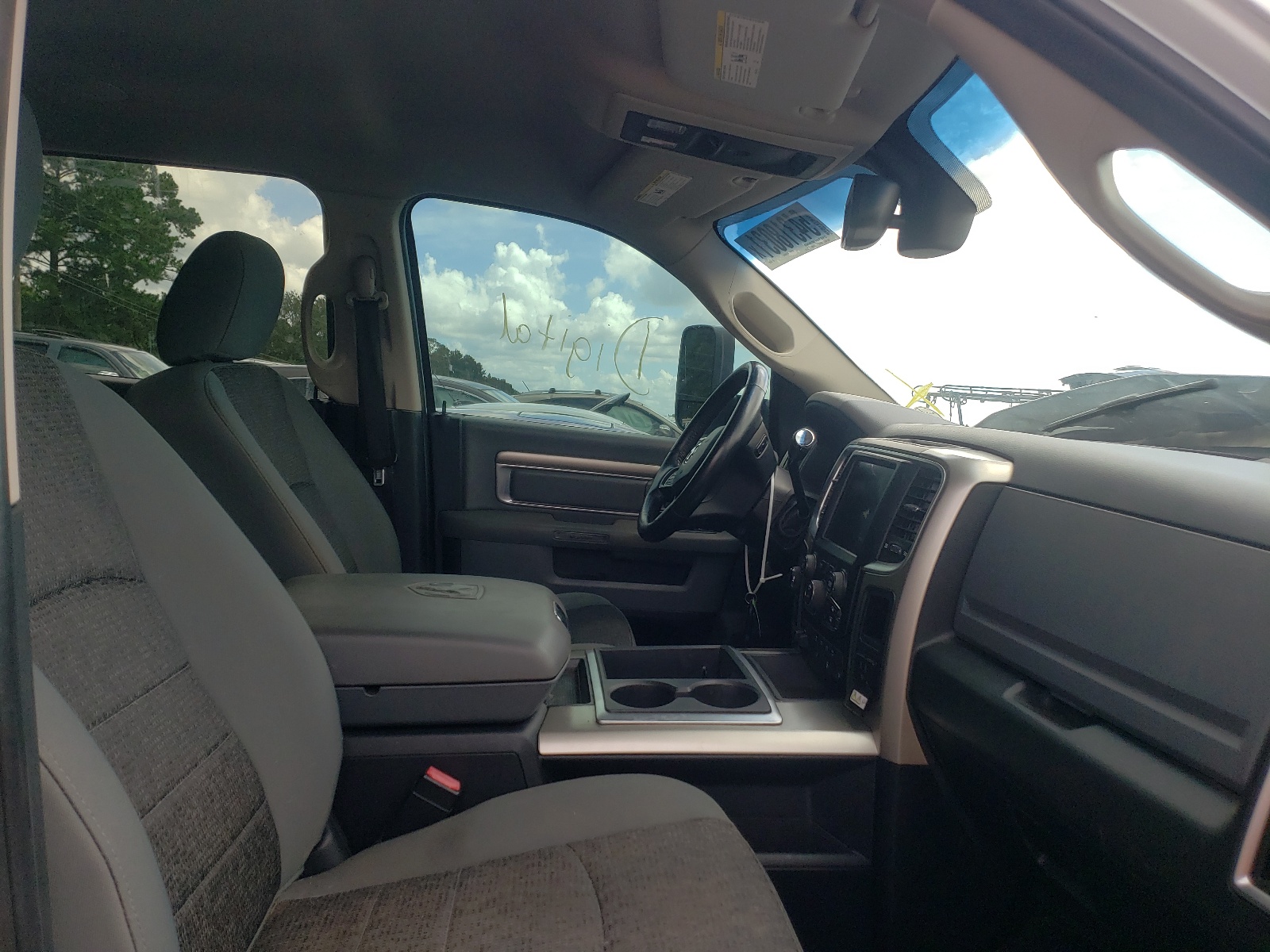 Фото 5 с аукциона – 2015 RAM 2500 SLT с VIN 3C6UR5DL2FG663302