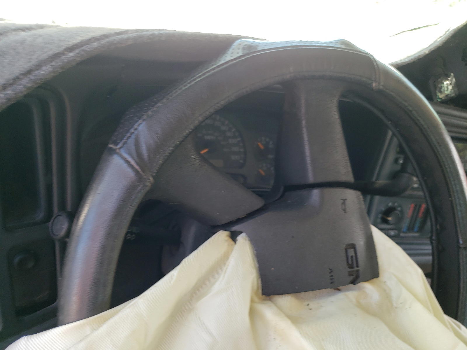 Photo 8 from auction – 2004 GMC NEW SIERRA with VIN 1GTEC19T44E207936