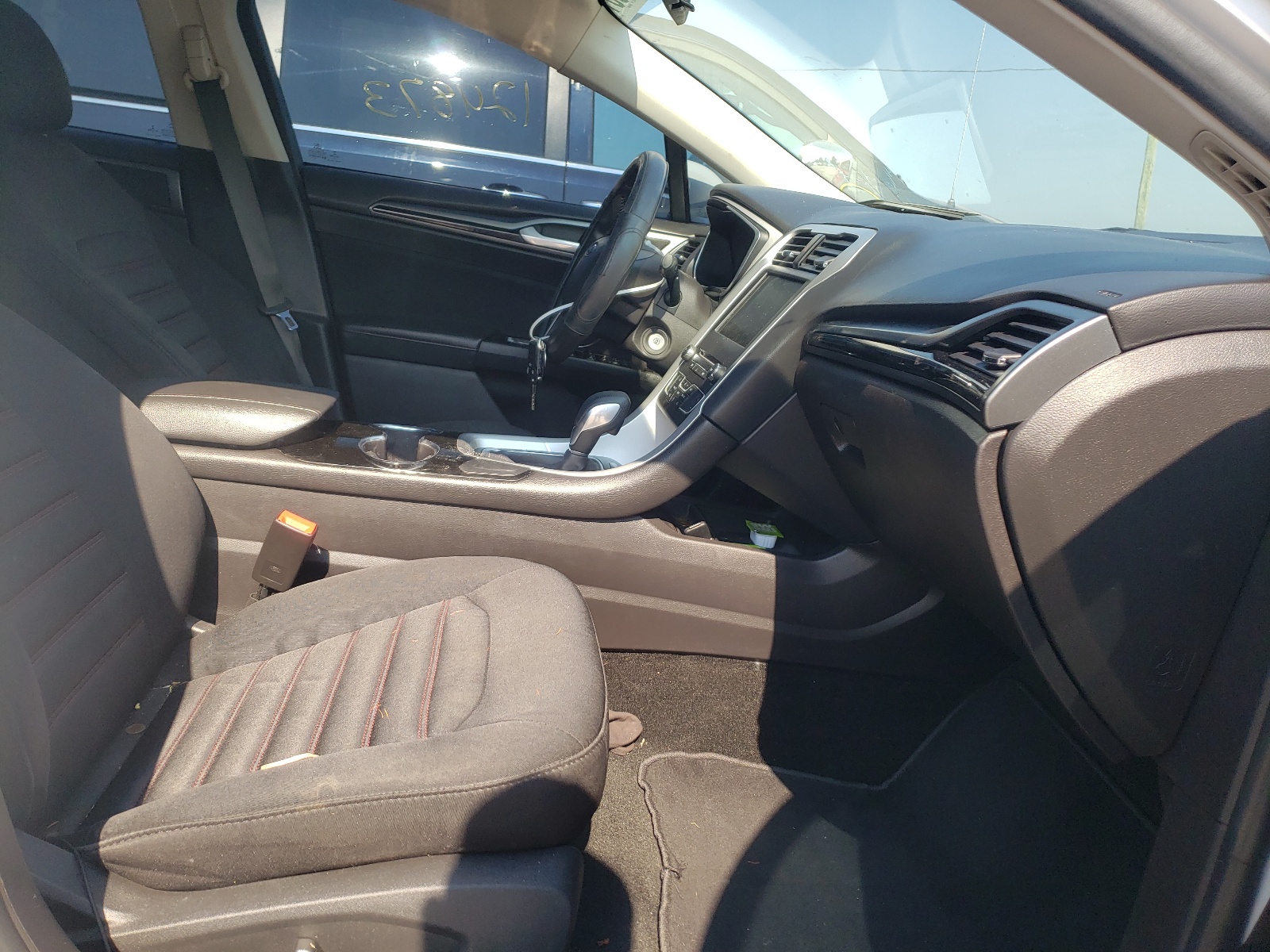 Photo 5 from auction – 2016 FORD FUSION SE with VIN 3FA6P0H77GR243652