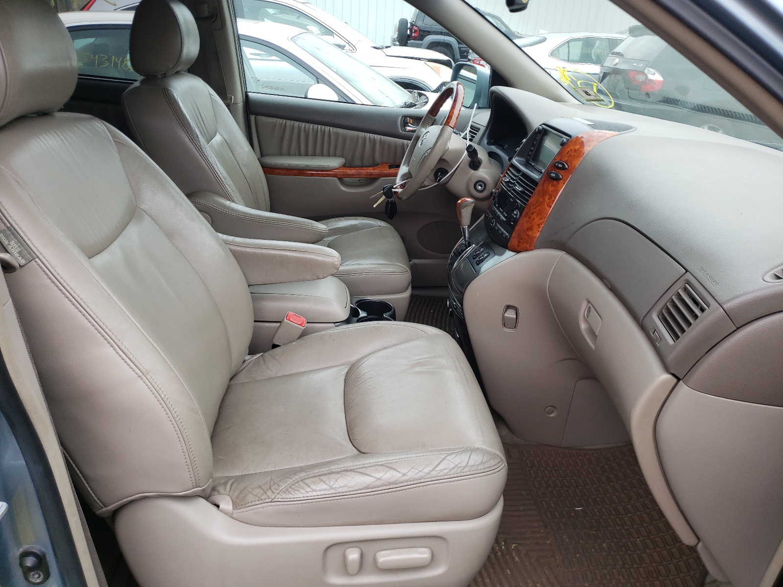 Photo 5 from auction – 2008 TOYOTA SIENNA with VIN 5TDBK22C08S011742