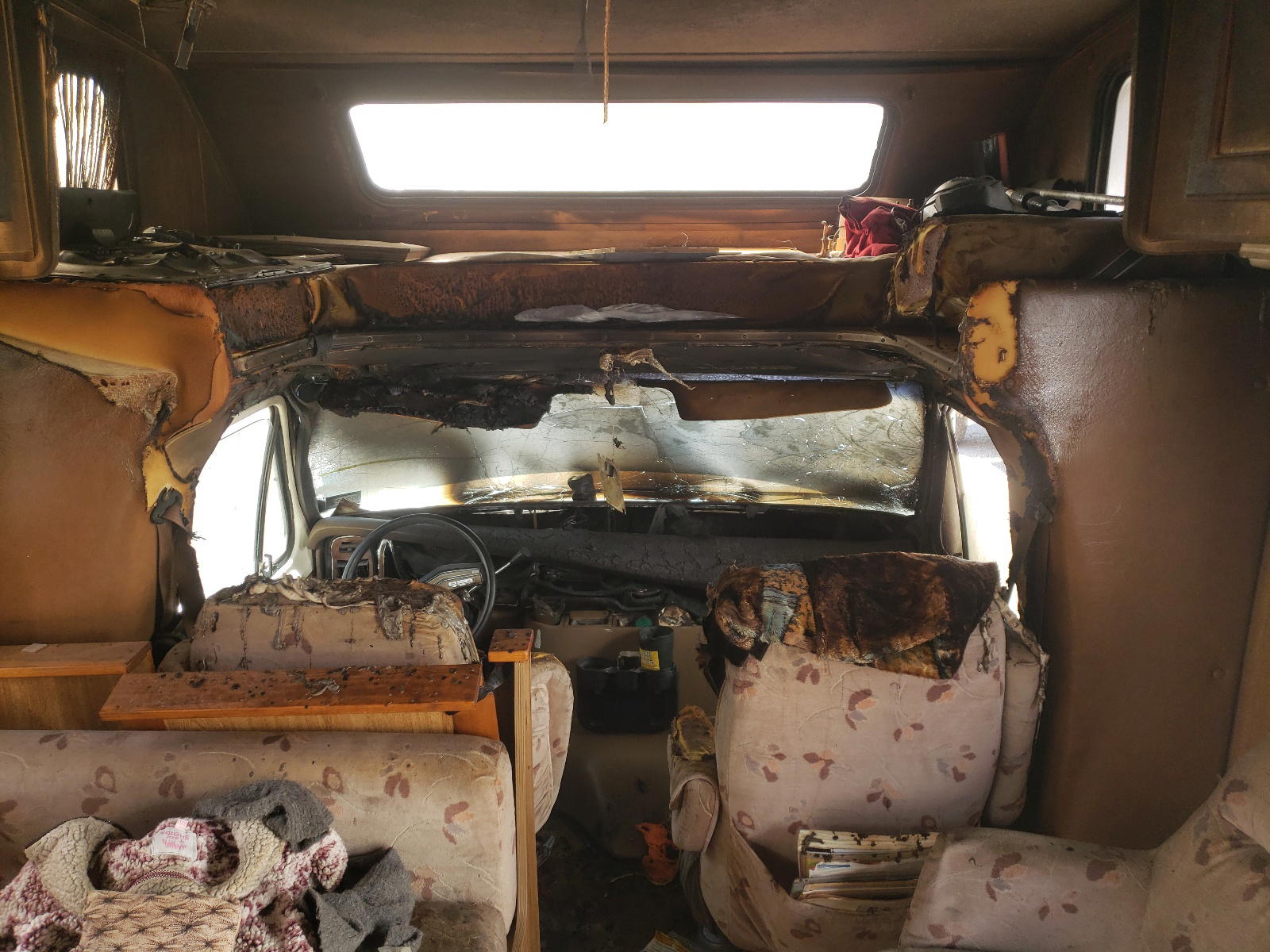 Photo 5 from auction – 1987 COACH CRUSADER with VIN 1FDKE30L3HHB36265