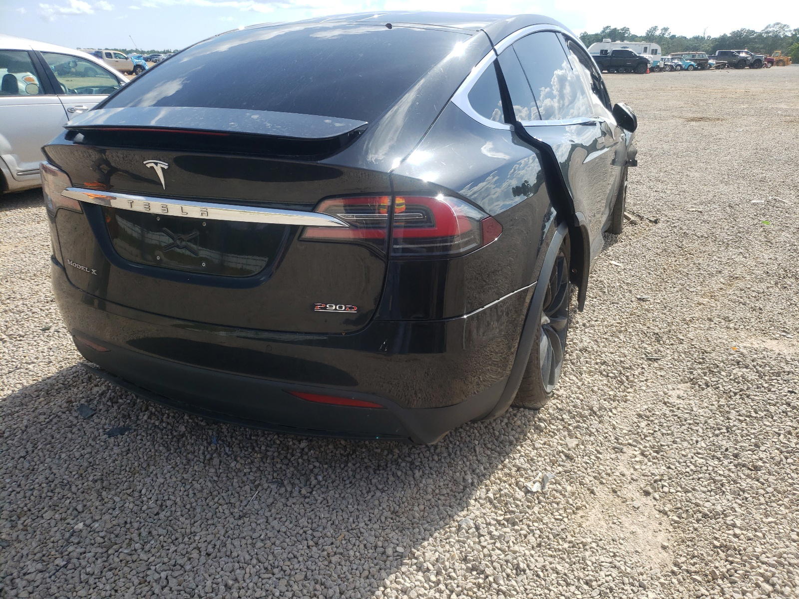Photo 4 from auction – 2016 TESLA MODEL X with VIN 5YJXCBE47GF003728