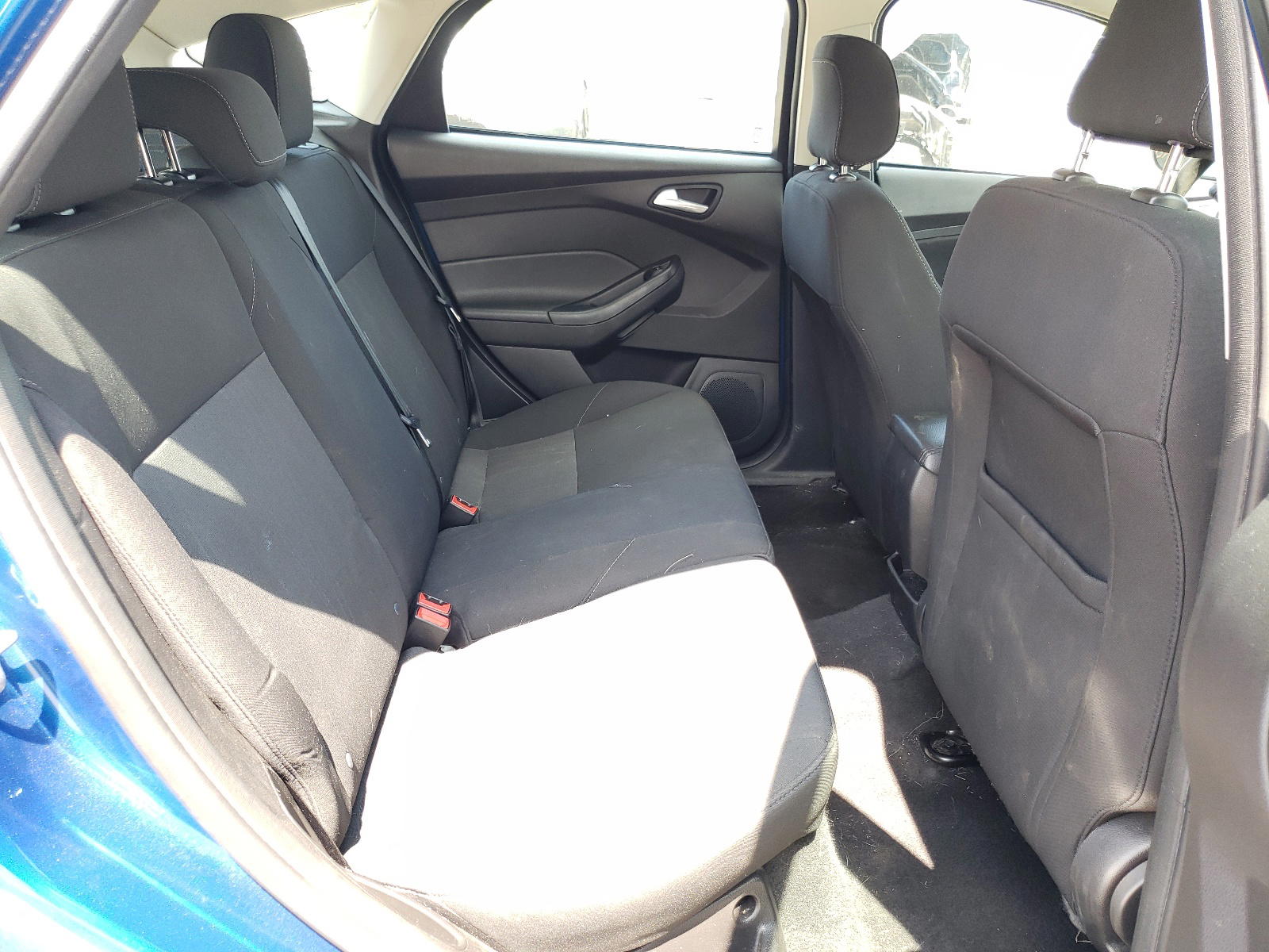 Photo 6 from auction – 2018 FORD FOCUS SE with VIN 1FADP3K29JL206047