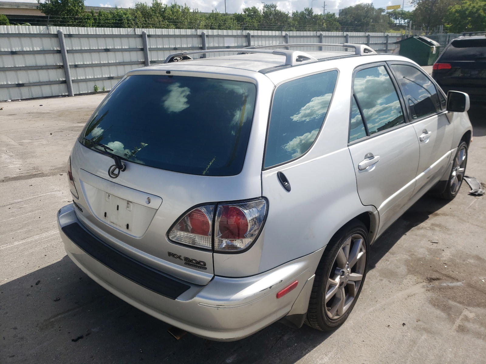 Photo 4 from auction – 2001 LEXUS RX 300 with VIN JTJGF10U010111877