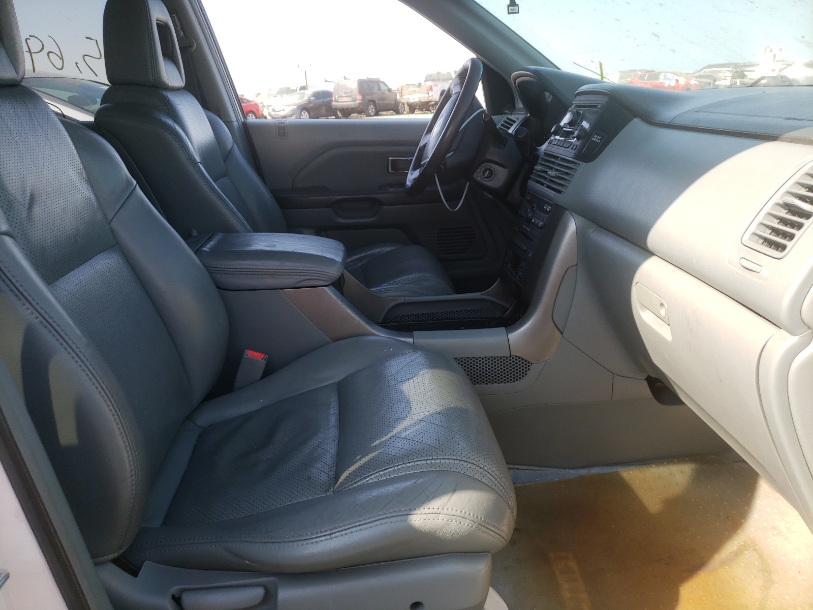 Photo 5 from auction – 2005 HONDA PILOT EXL with VIN 2HKYF18585H535563