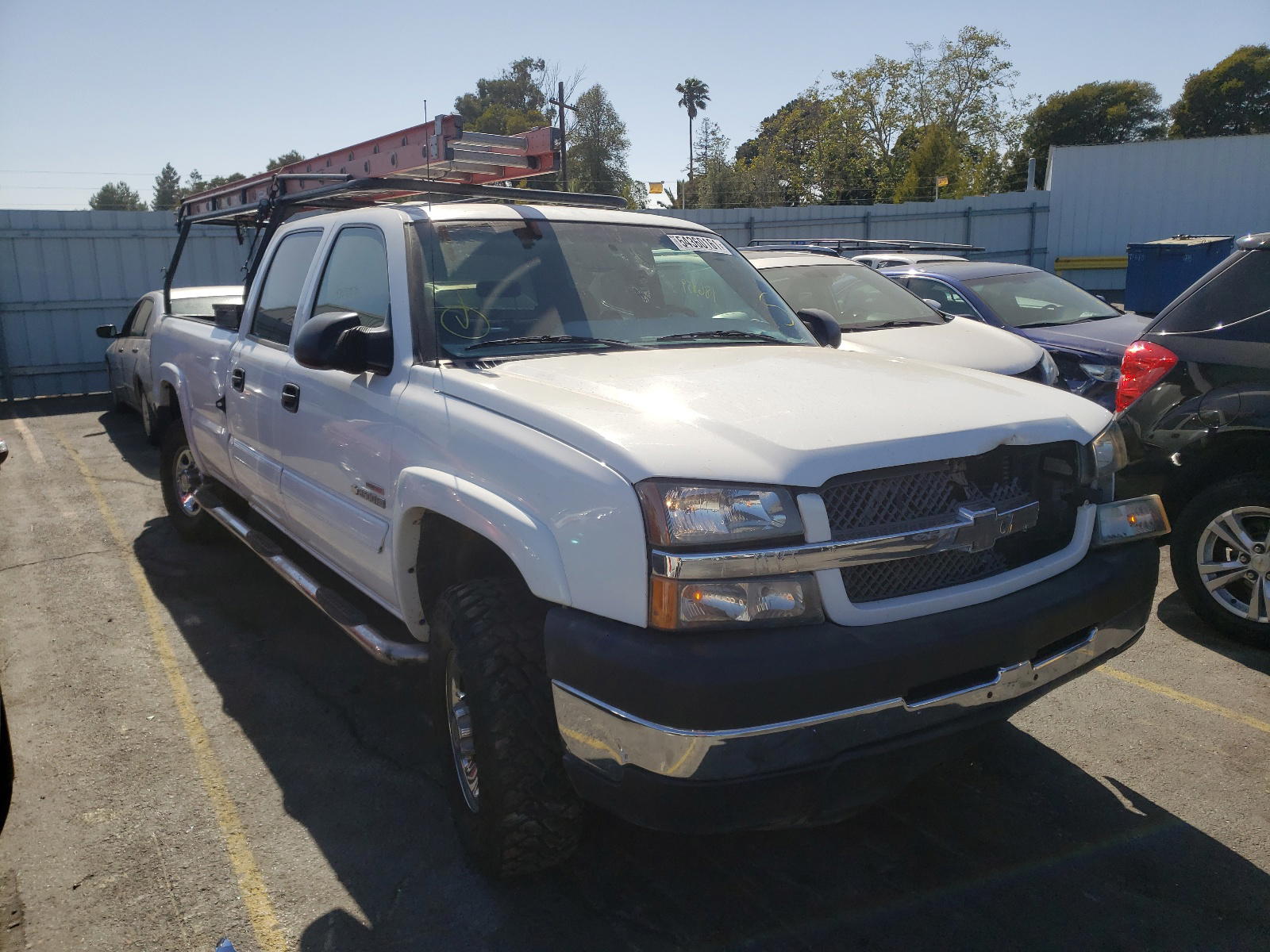 CHEVROLET SILVERADO 2004 with VIN 1GCHC23294F263576 - Photo from auction