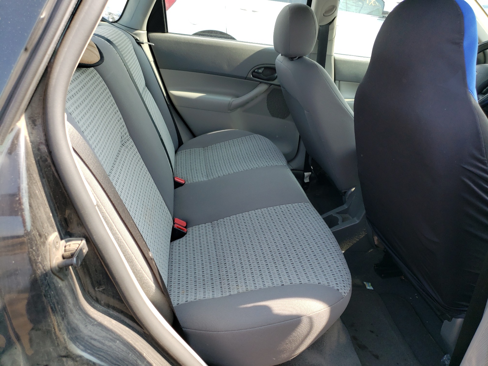 Photo 6 from auction – 2005 FORD FOCUS ZX4 with VIN 1FAFP34N15W291731