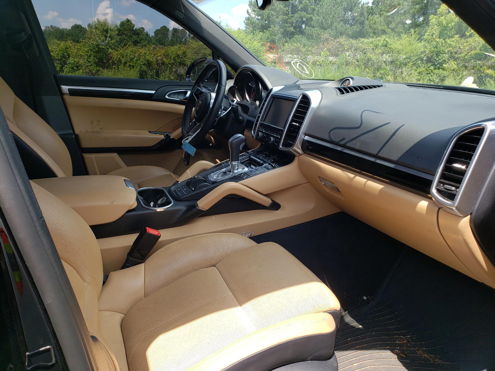 Photo 5 from auction – 2016 PORSCHE CAYENNE with VIN WP1AA2A27GKA10986
