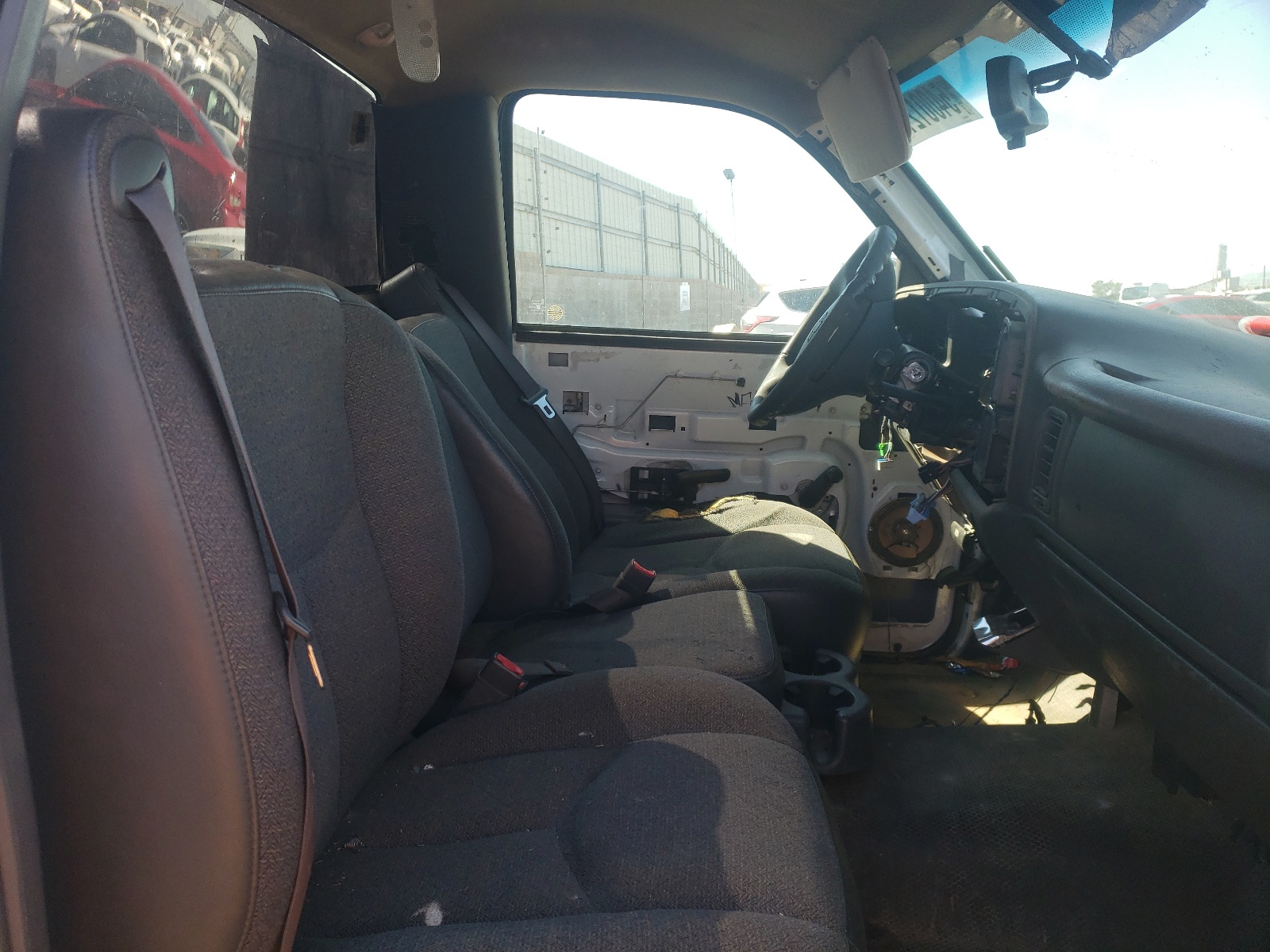Photo 5 from auction – 2005 CHEVROLET SILVERADO with VIN 1GCEC14X35Z343897