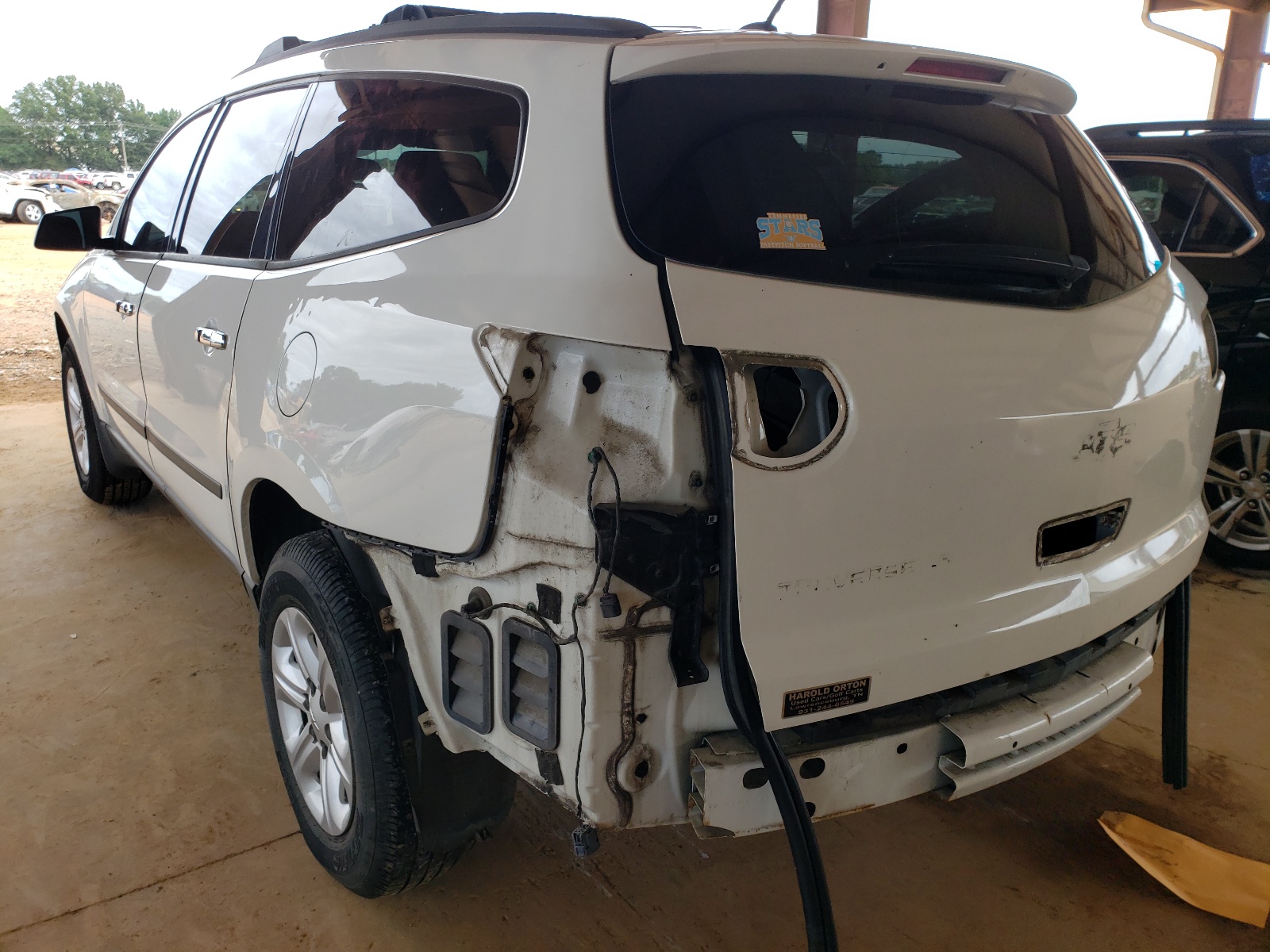 Photo 3 from auction – 2011 CHEVROLET TRAVERSE L with VIN 1GNKVEED0BJ264360