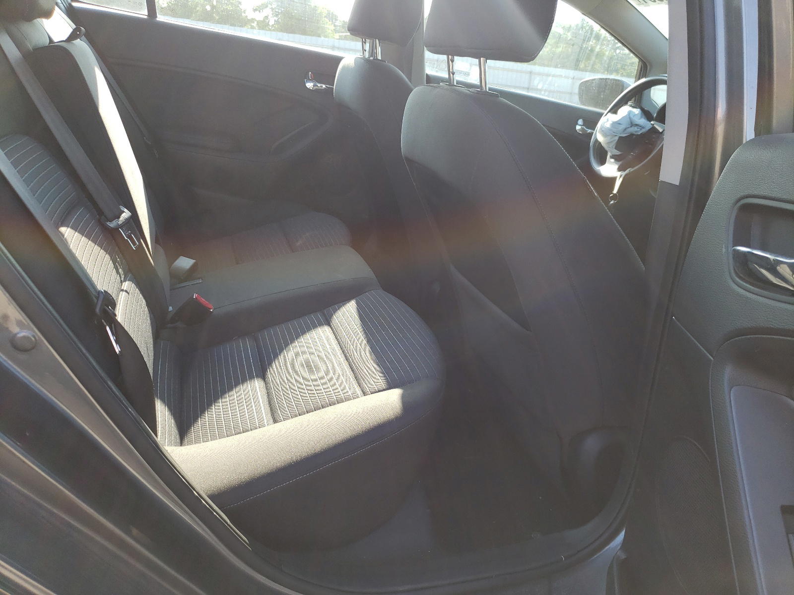 Photo 6 from auction – 2016 KIA FORTE LX with VIN KNAFX4A67G5477289