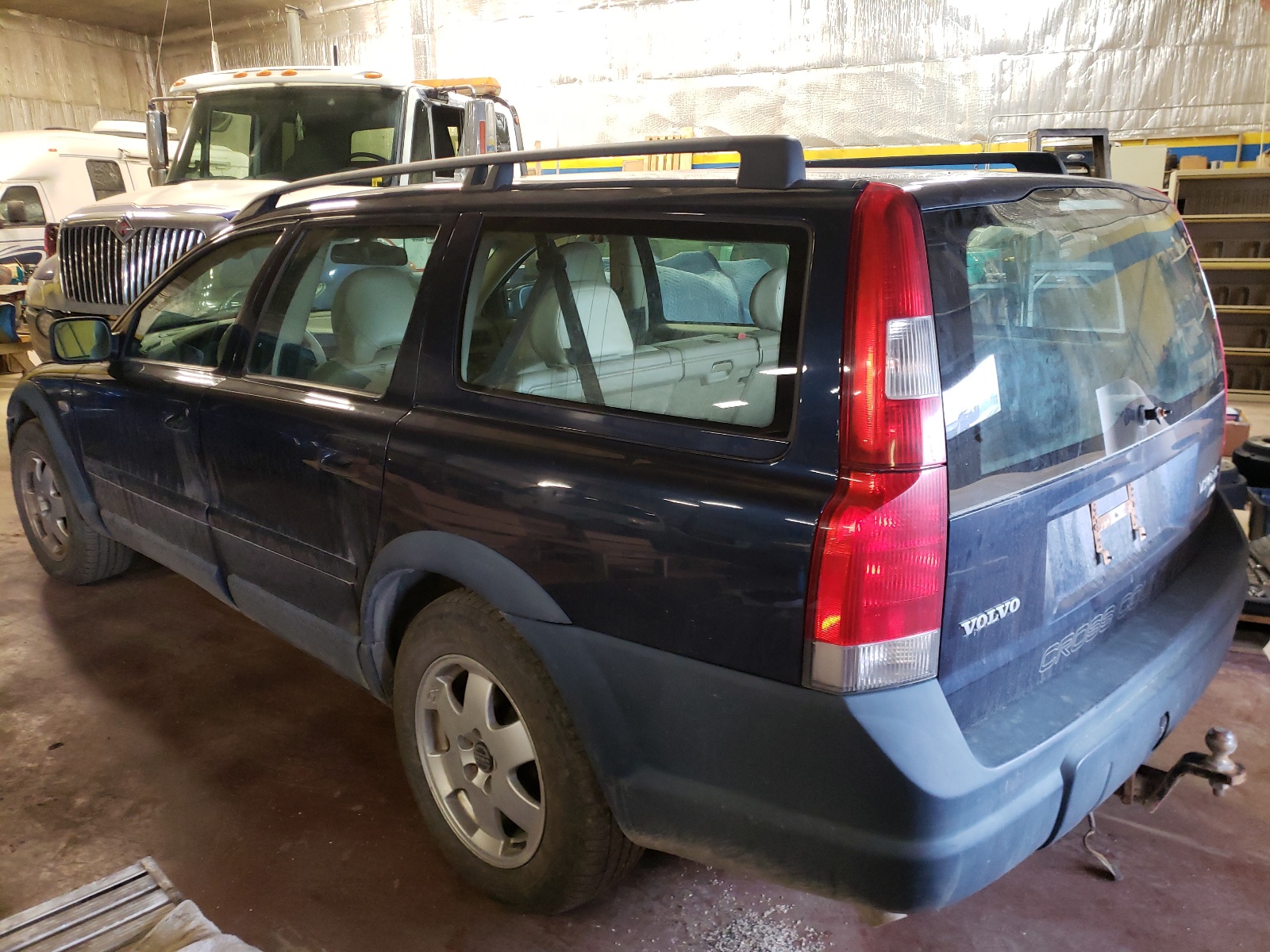 Photo 3 from auction – 2001 VOLVO V70 XC with VIN YV1SZ58D411001564