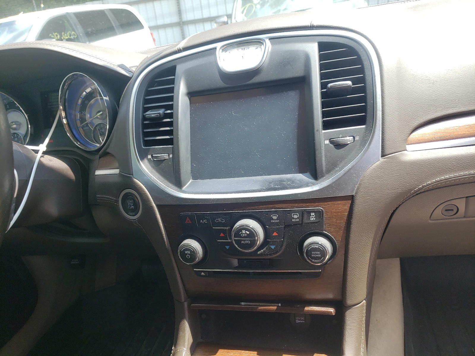 Photo 9 from auction – 2012 CHRYSLER 300 LIMITE with VIN 2C3CCACG3CH274512