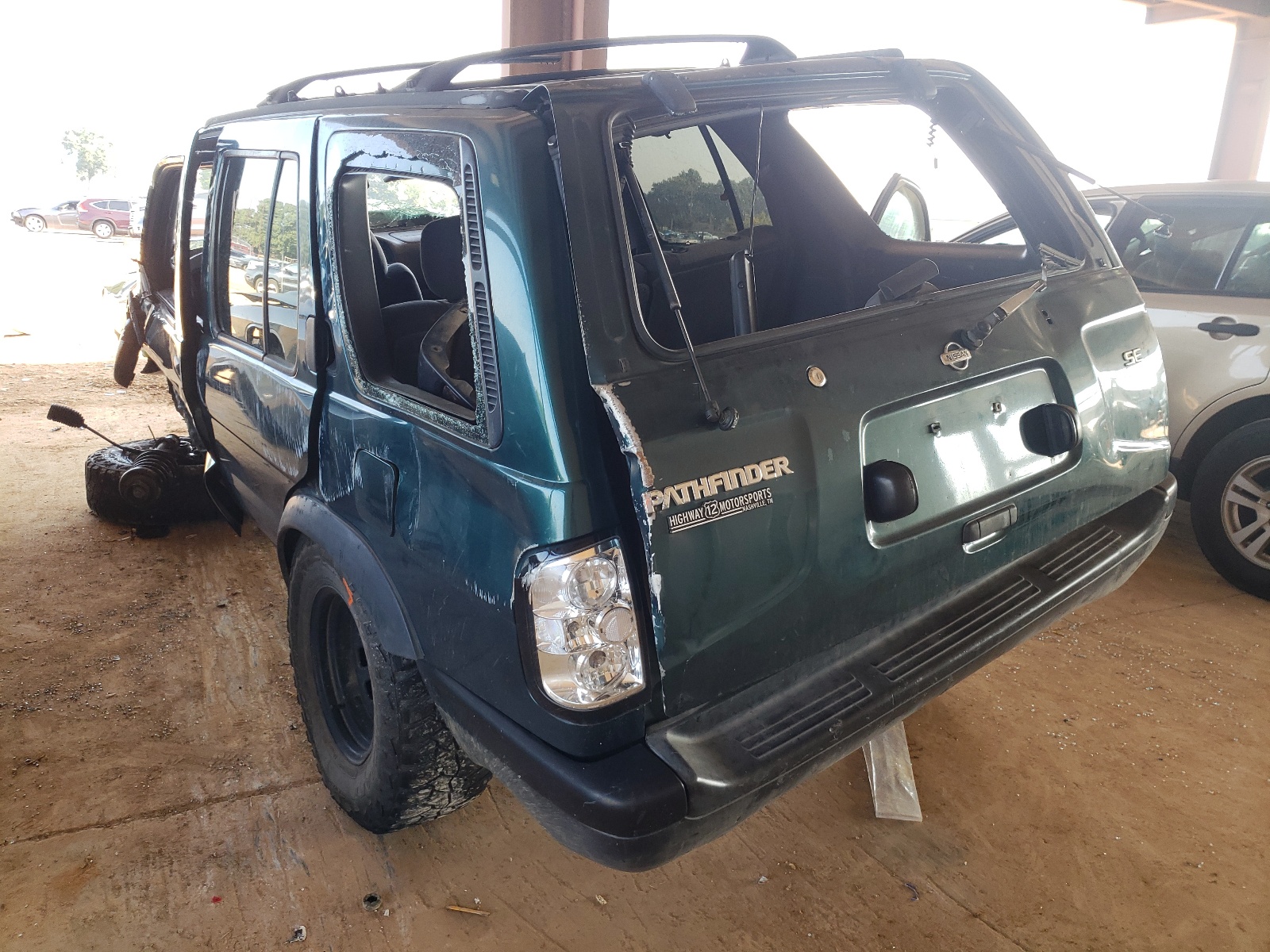 Photo 3 from auction – 1997 NISSAN PATHFINDER with VIN JN8AR05Y5VW134228