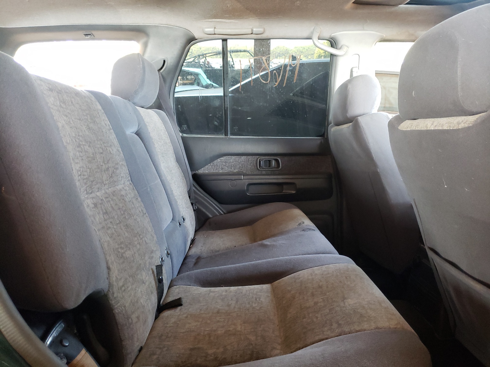 Photo 6 from auction – 1997 NISSAN PATHFINDER with VIN JN8AR05Y5VW134228