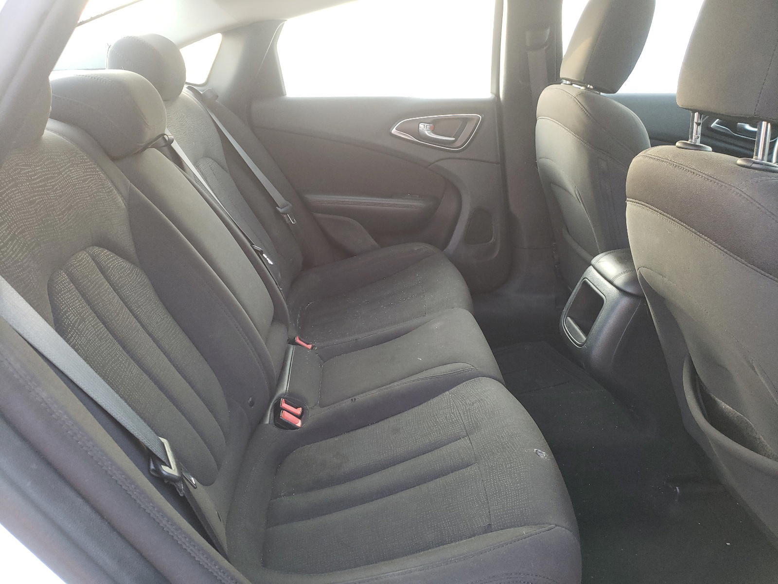 Photo 6 from auction – 2015 CHRYSLER 200 LIMITE with VIN 1C3CCCAB4FN719869