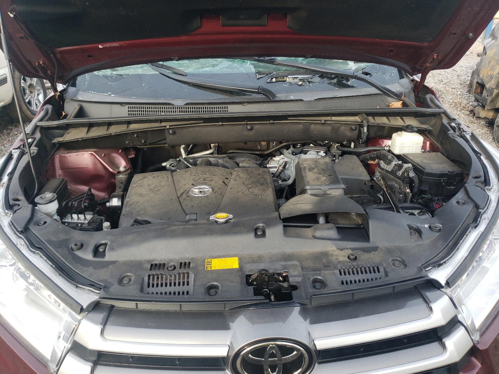Photo 7 from auction – 2017 TOYOTA HIGHLANDER with VIN 5TDKZRFH4HS221173