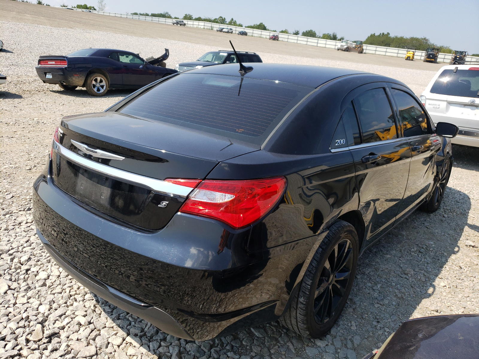 Photo 4 from auction – 2013 CHRYSLER 200 TOURIN with VIN 1C3CCBBG3DN718293