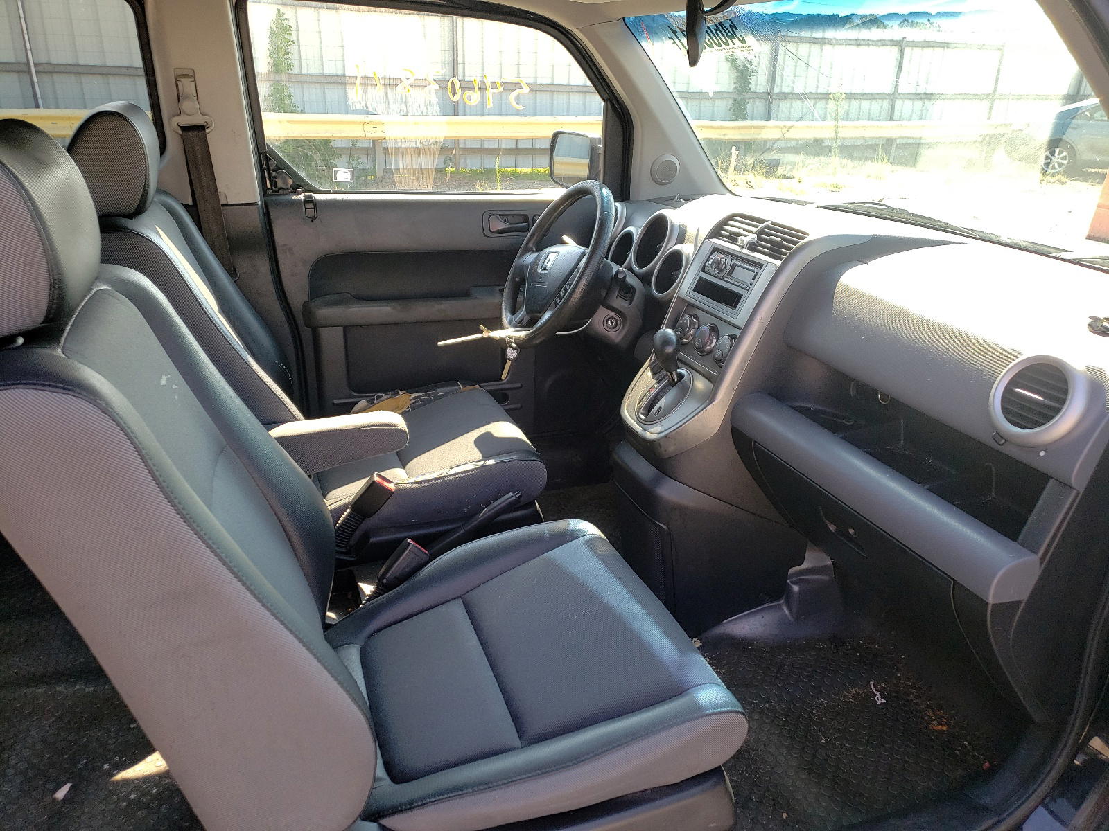 Photo 5 from auction – 2003 HONDA ELEMENT EX with VIN 5J6YH28533L034079