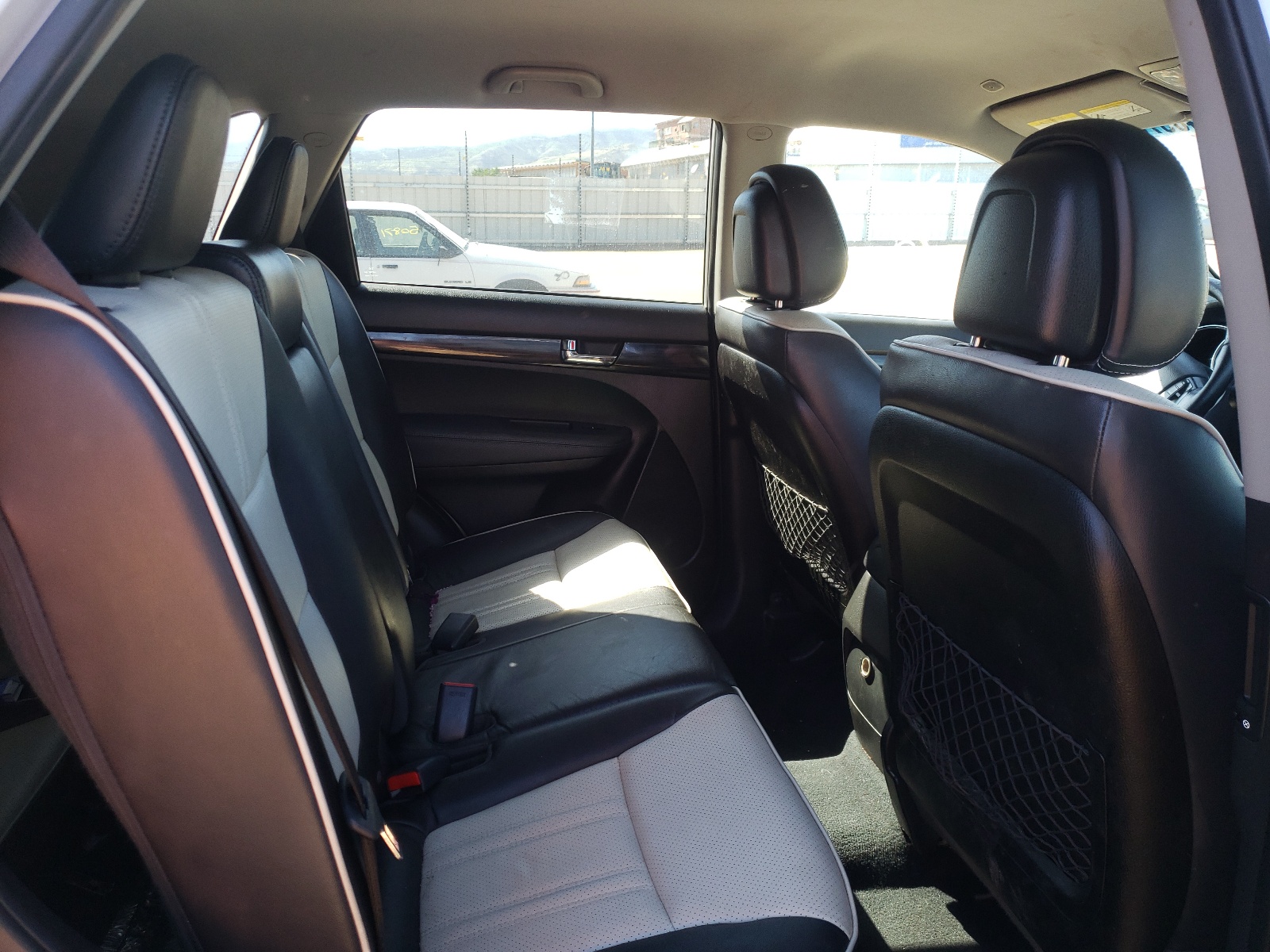 Photo 6 from auction – 2013 KIA SORENTO SX with VIN 5XYKWDA29DG313076