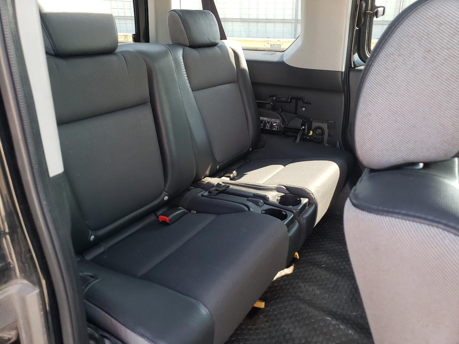 Photo 6 from auction – 2003 HONDA ELEMENT EX with VIN 5J6YH28533L034079