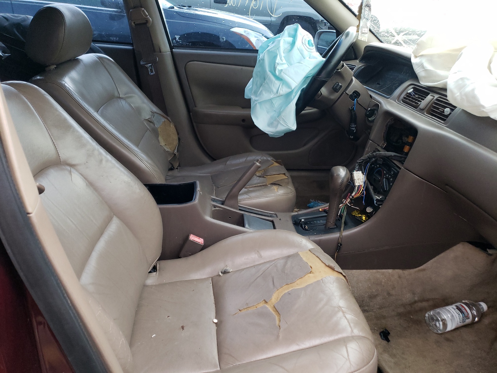 Photo 5 from auction – 1998 TOYOTA CAMRY CE with VIN 4T1BF28K0WU069485