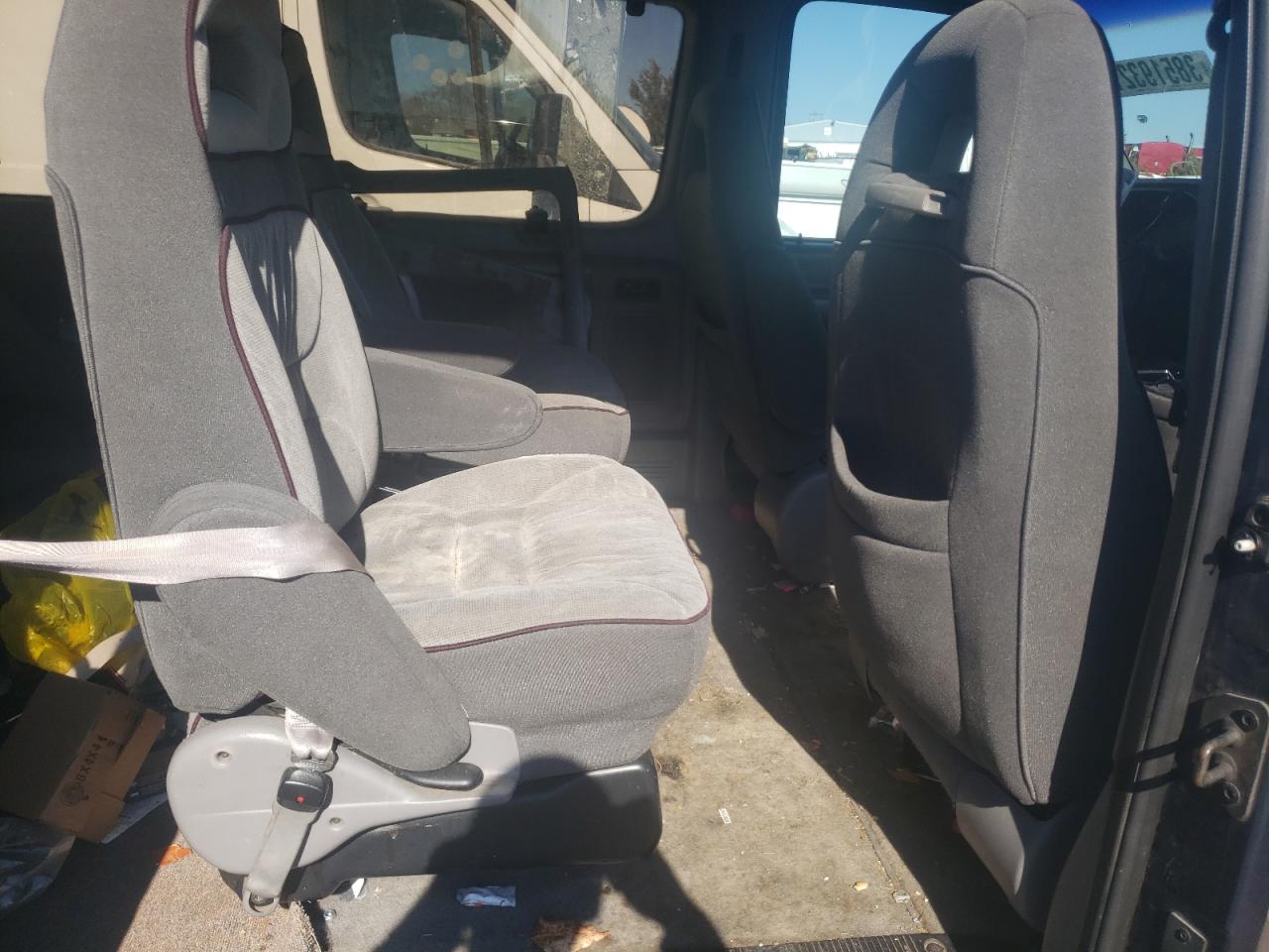 Photo 6 from auction – 1997 FORD ECONOLINE with VIN 1FMEE1169VHA00230