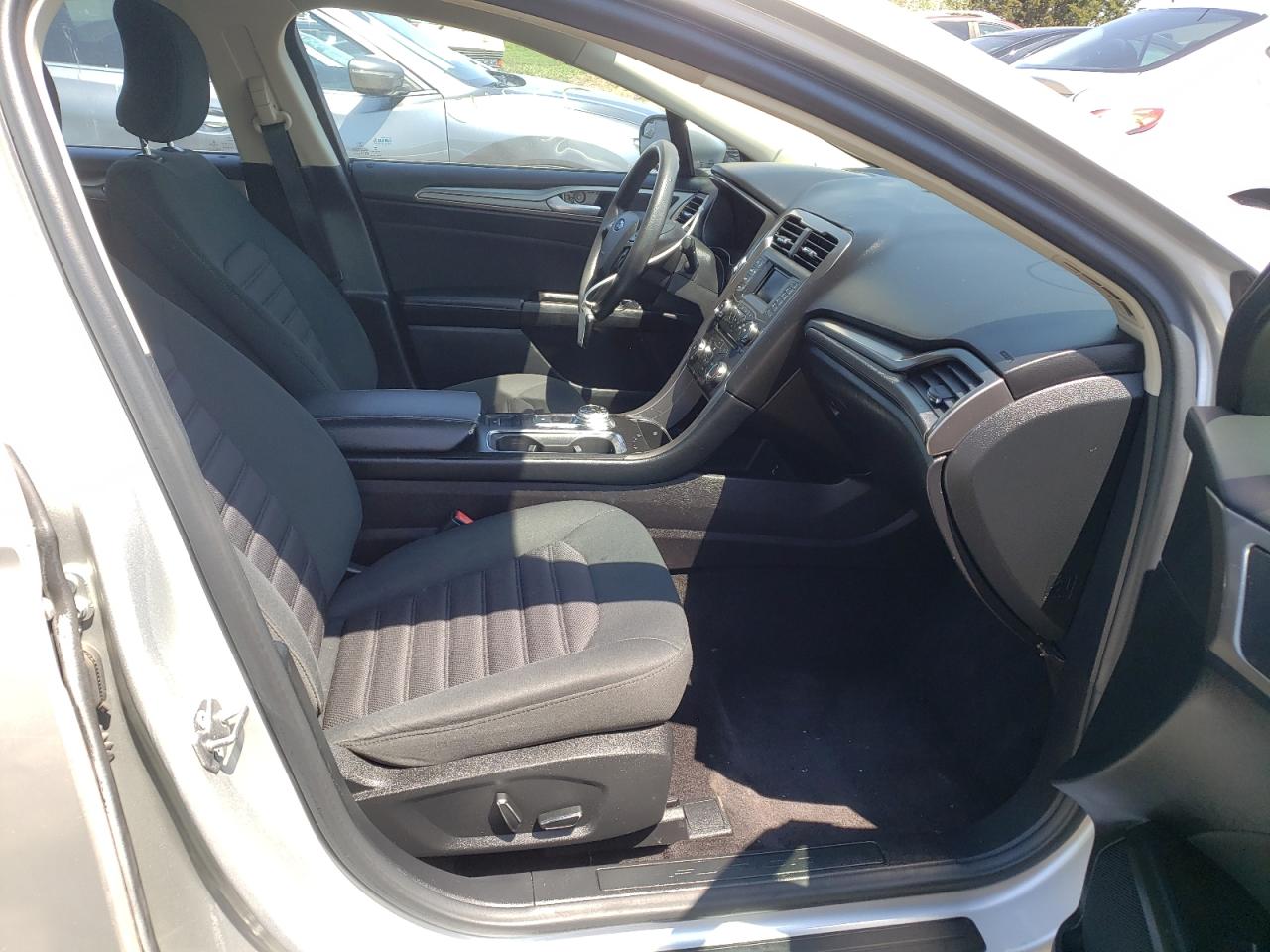 Photo 5 from auction – 2017 FORD FUSION SE with VIN 3FA6P0H76HR125710