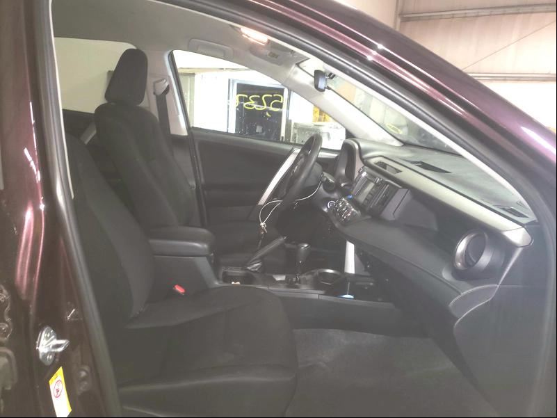 Photo 5 from auction – 2018 TOYOTA RAV4 LE with VIN 2T3BFREV4JW837735