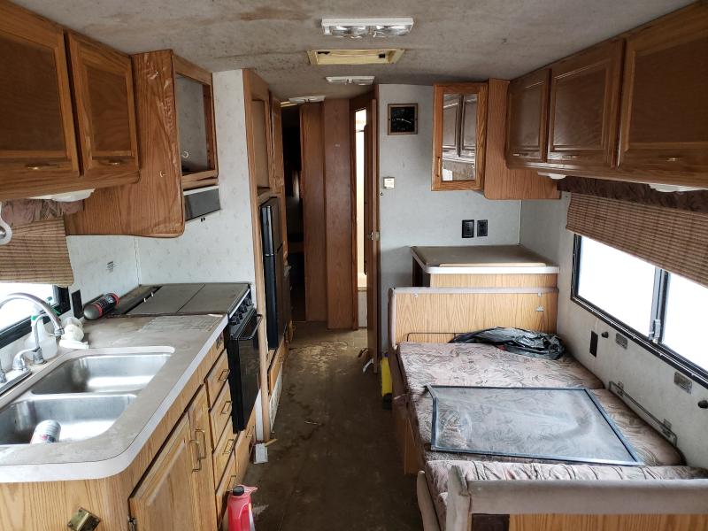 Photo 6 from auction – 1994 FLEETWOOD BOUNDER with VIN 3FCMF53G3RJA02066