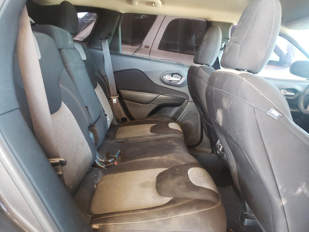 Photo 6 from auction – 2016 JEEP CHEROKEE S with VIN 1C4PJLAB9GW370271
