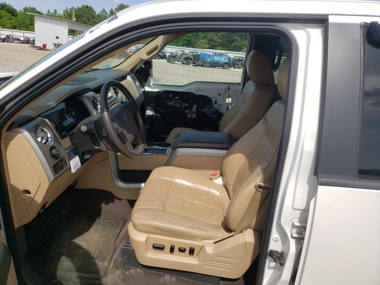 Photo 5 from auction – 2011 FORD F150 SUPER with VIN 1FTFW1CT1BFA55450