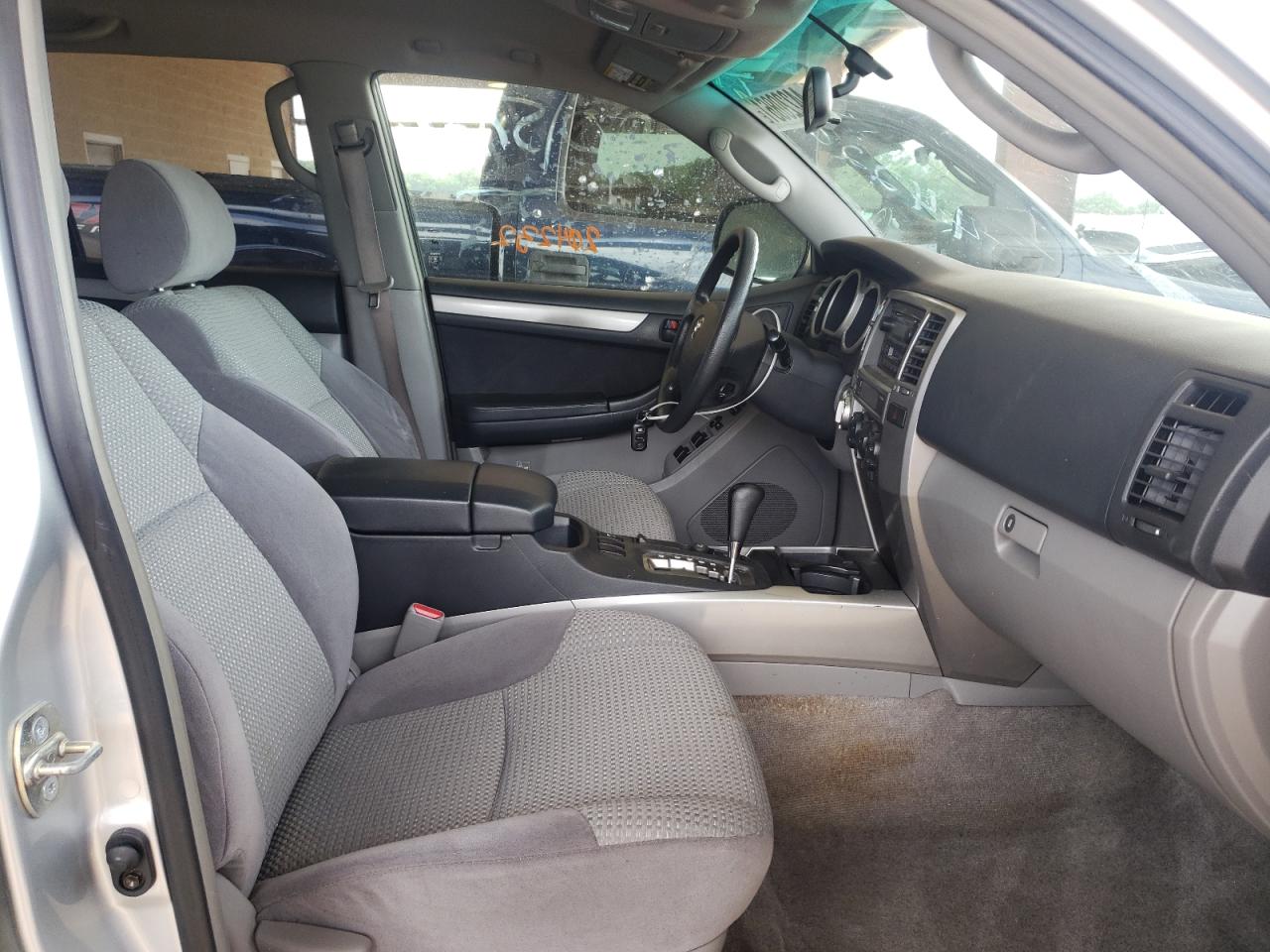 Photo 5 from auction – 2003 TOYOTA 4RUNNER SR with VIN JTEBT14R030010882