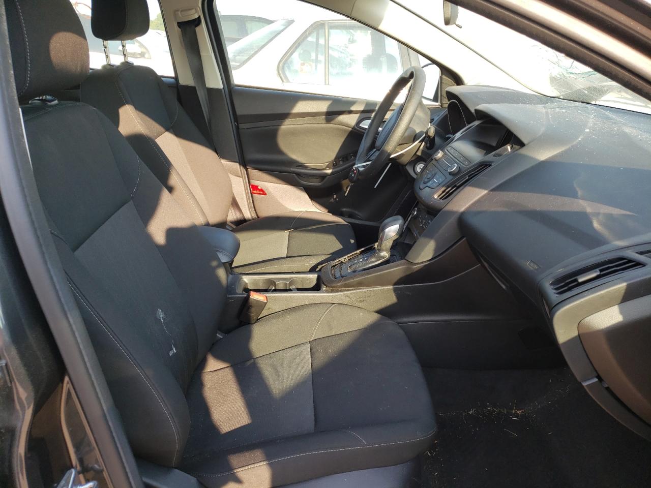 Photo 5 from auction – 2018 FORD FOCUS SE with VIN 1FADP3F27JL257105