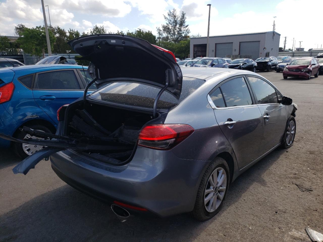 Photo 4 from auction – 2017 KIA FORTE LX with VIN 3KPFL4A70HE126544