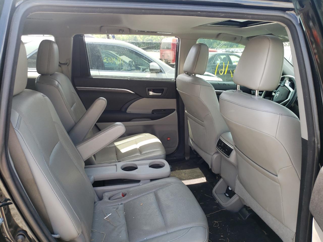 Photo 6 from auction – 2016 TOYOTA HIGHLANDER with VIN 5TDYKRFH3GS154174